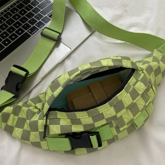 💙 Women’s Two Tone Checkered Release Buckle Decor Adjustable Strap Fanny Pack - Picture 3 of 5